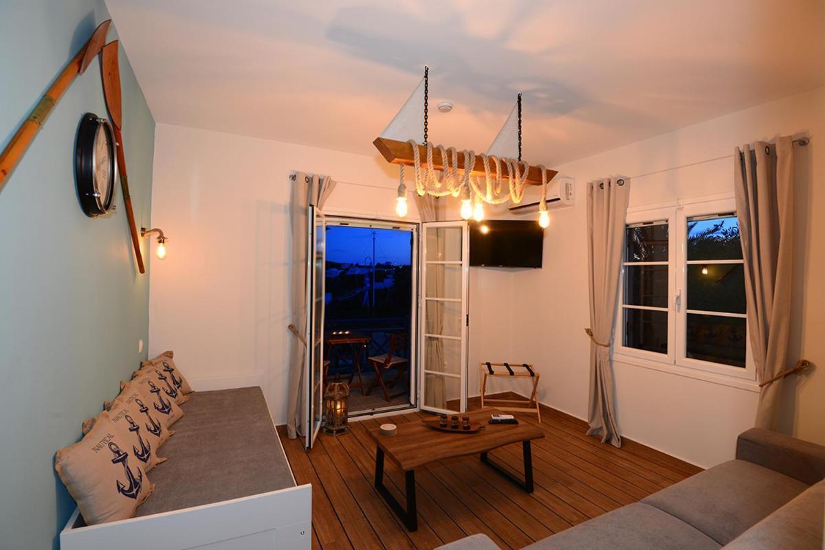 Deck1Syros Premium Apartments Vári Kültér fotó
